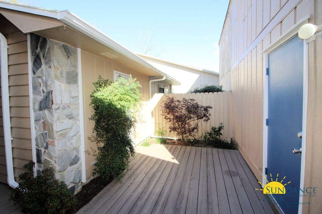 111 Post Oak Pl - Photo 2 of 16