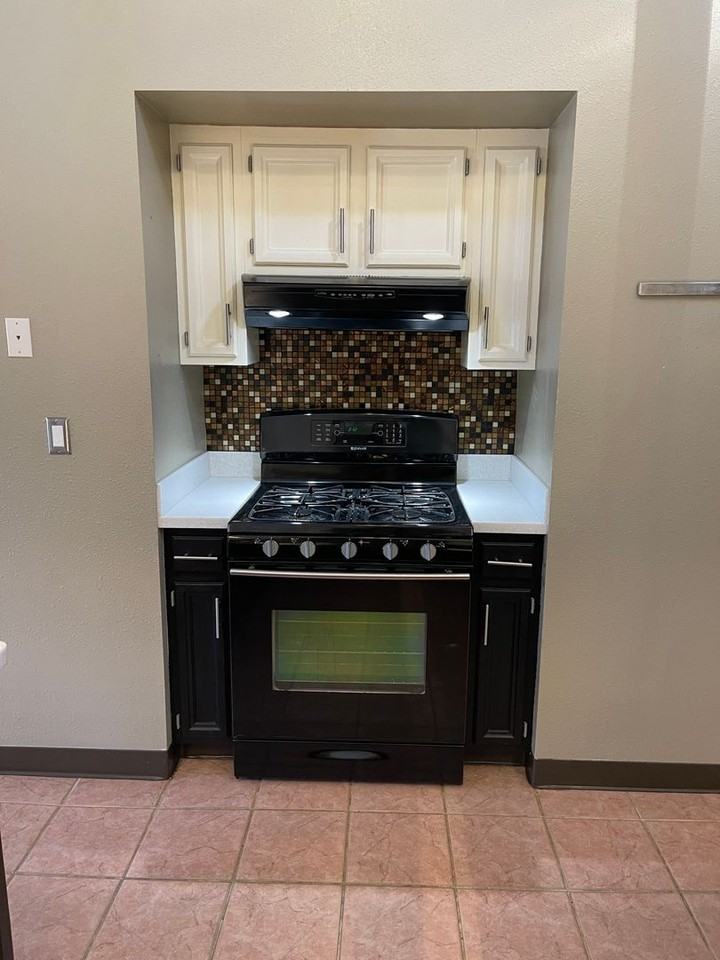 100 Bunnell St - Photo 3 of 19