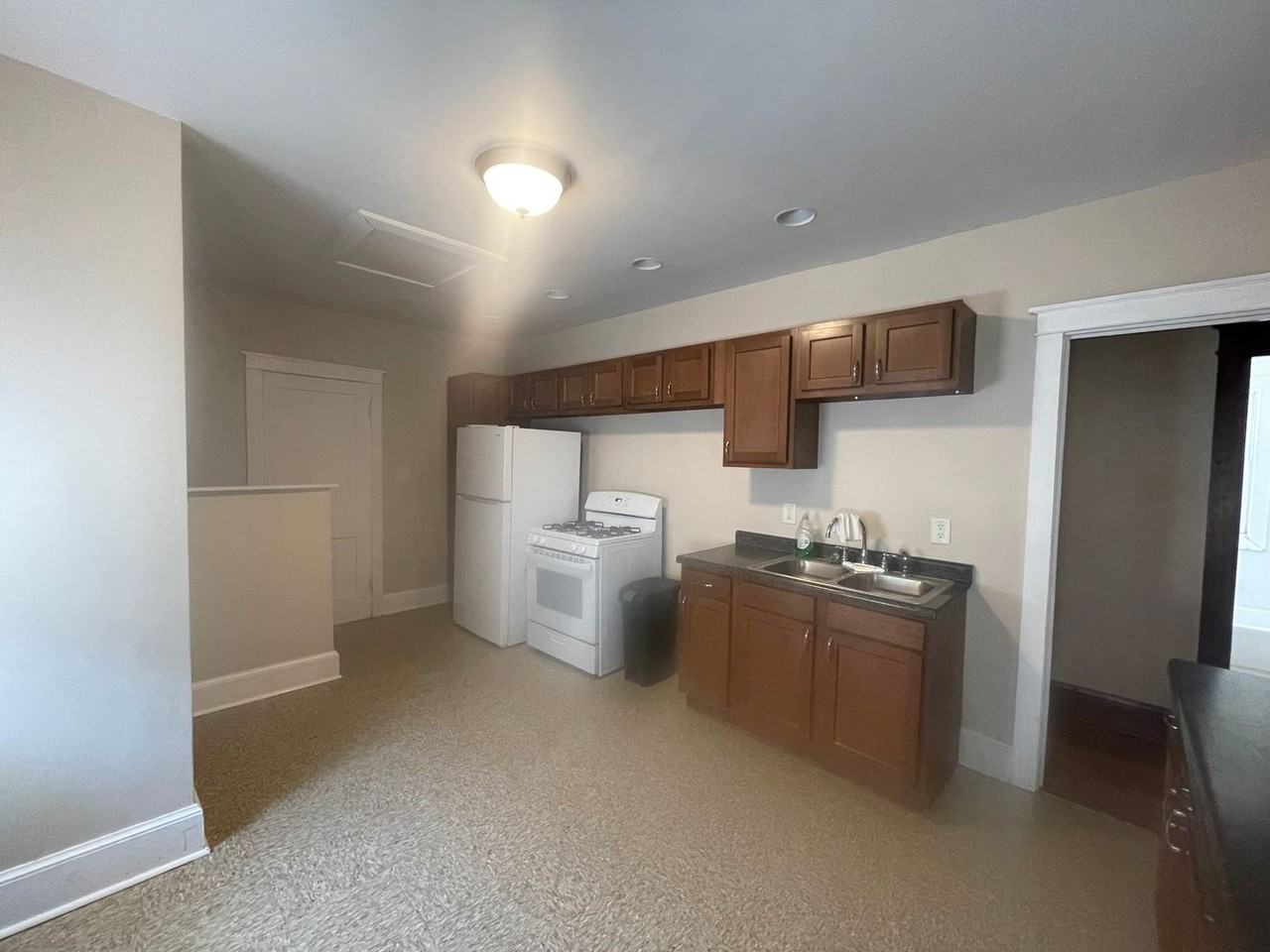 2945 N 36th St - Photo 5 of 10