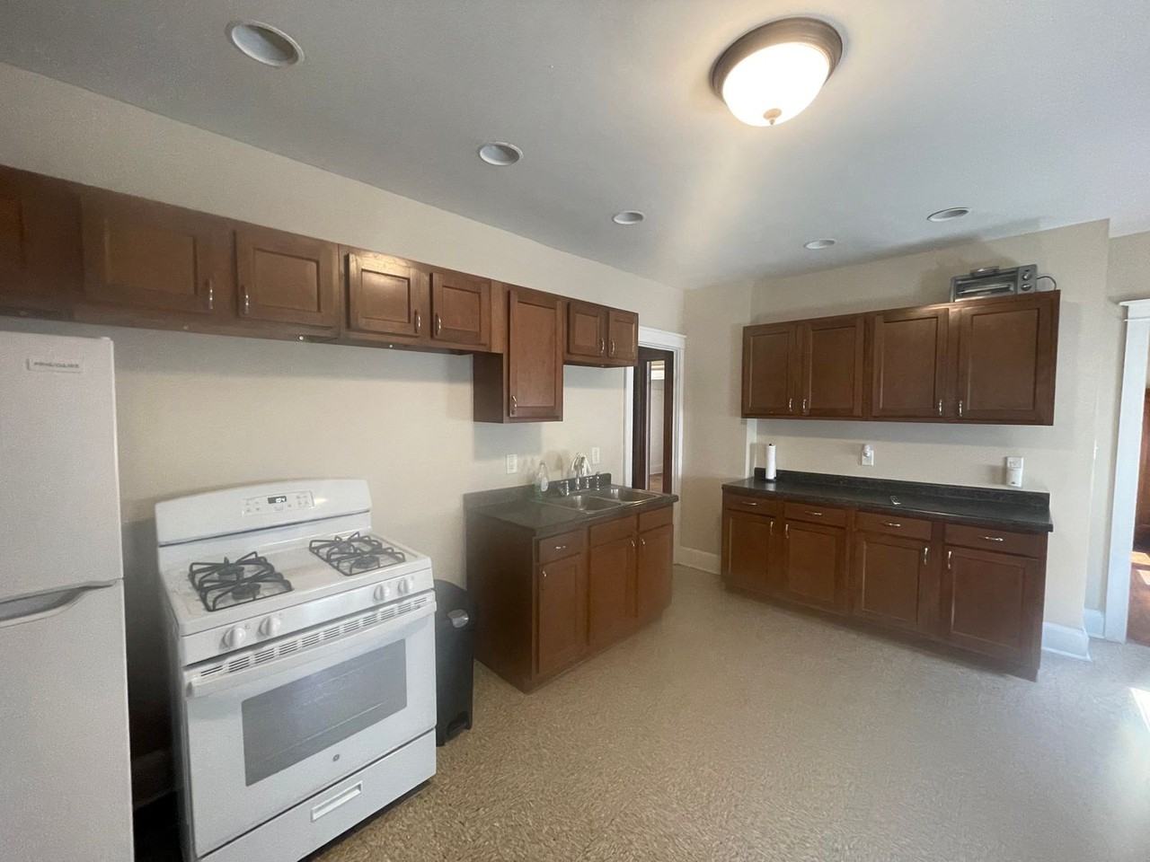 2945 N 36th St - Photo 6 of 10