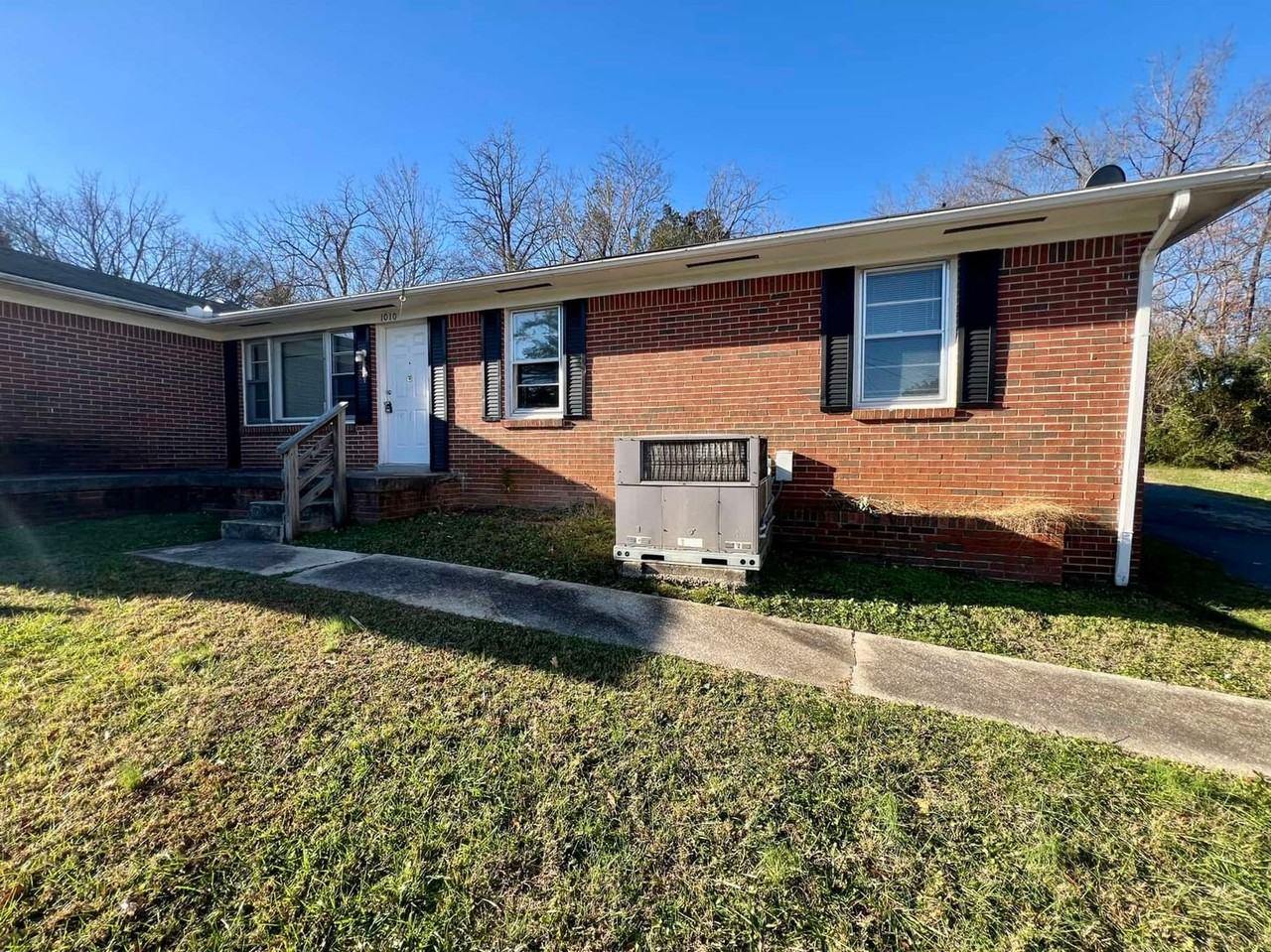 1010 Todd Ct - Photo 2 of 17