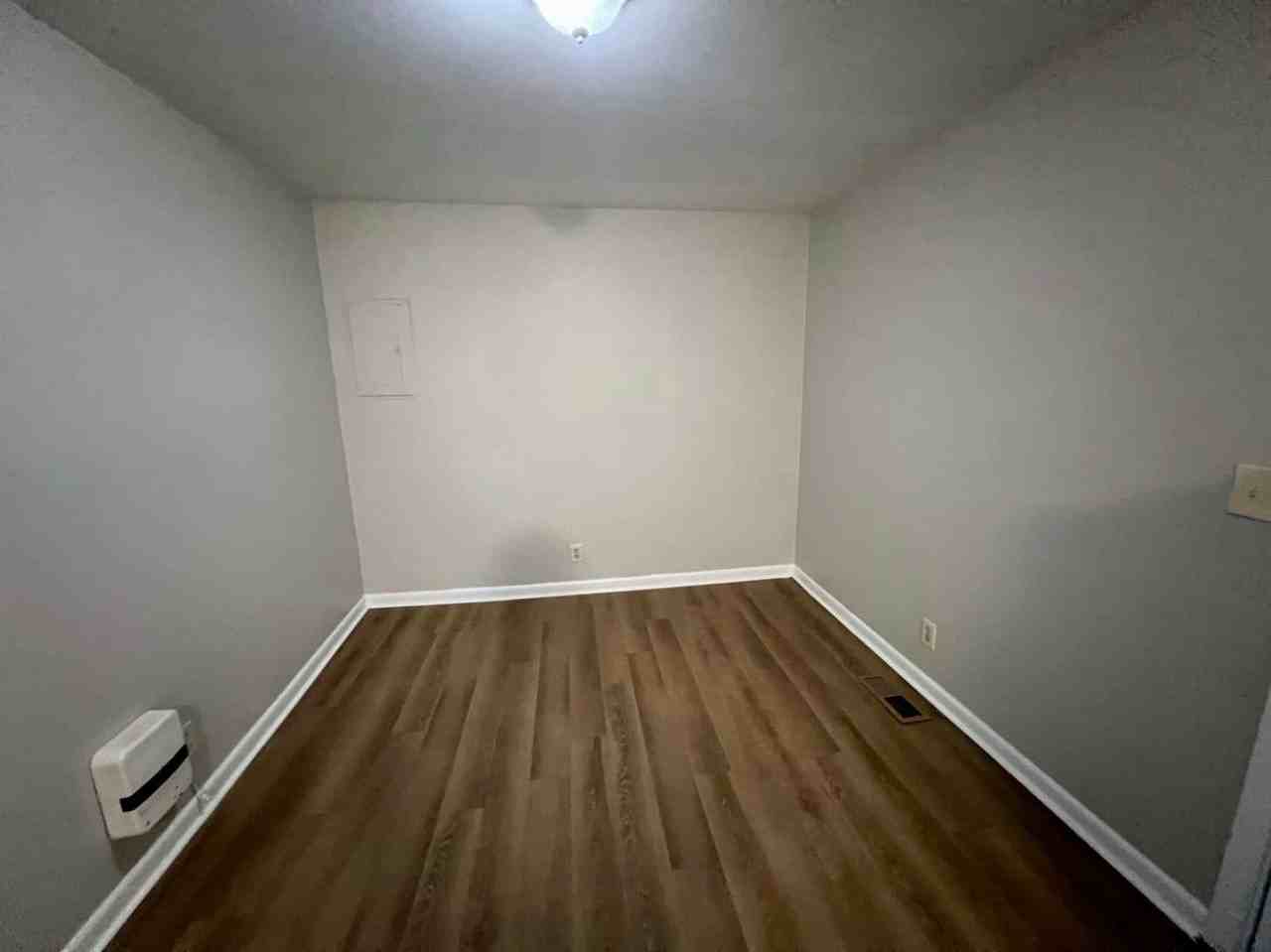 1010 Todd Ct - Photo 5 of 17