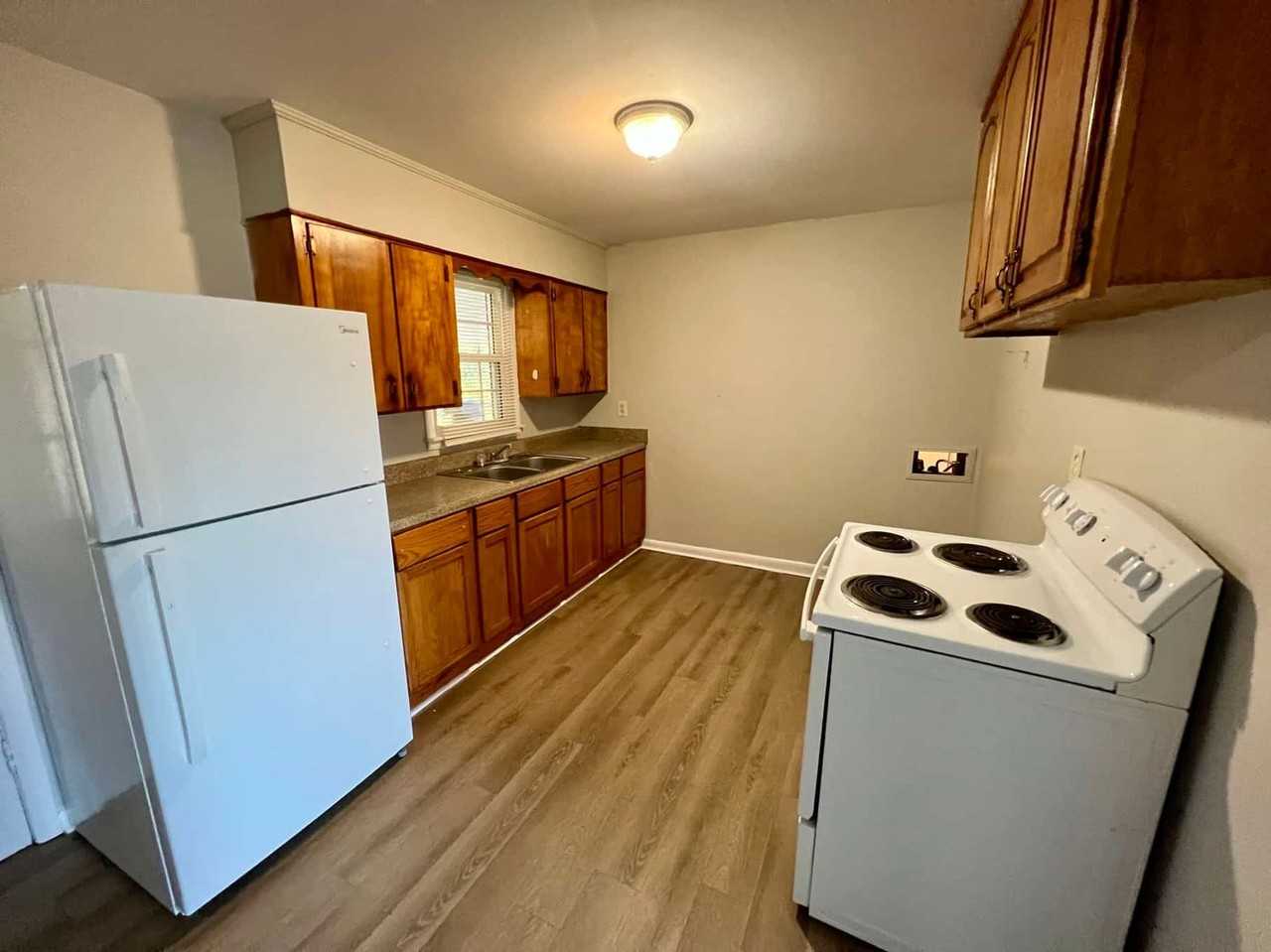 1010 Todd Ct - Photo 6 of 17