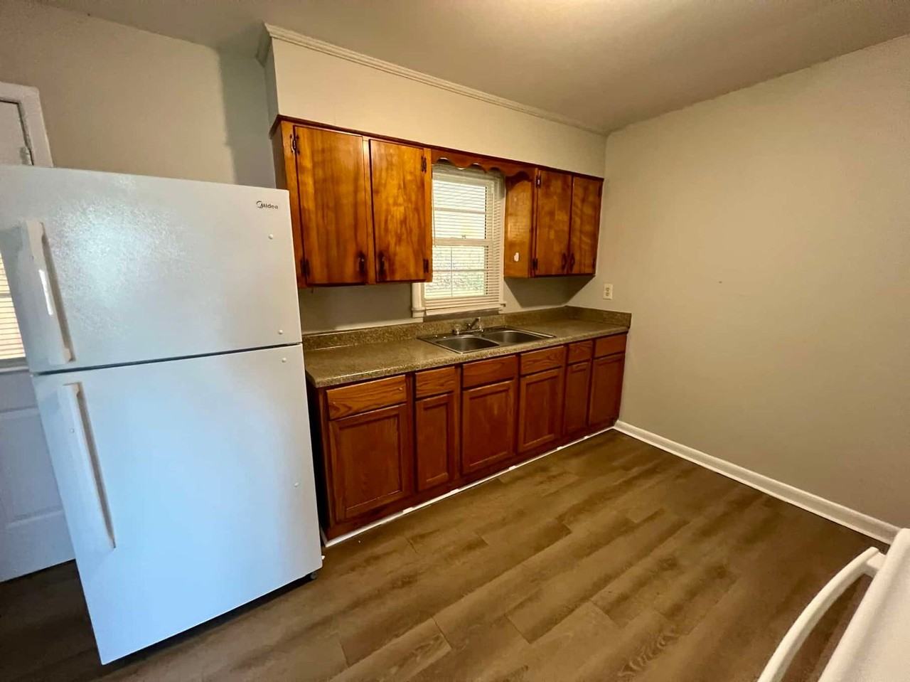 1010 Todd Ct - Photo 7 of 17