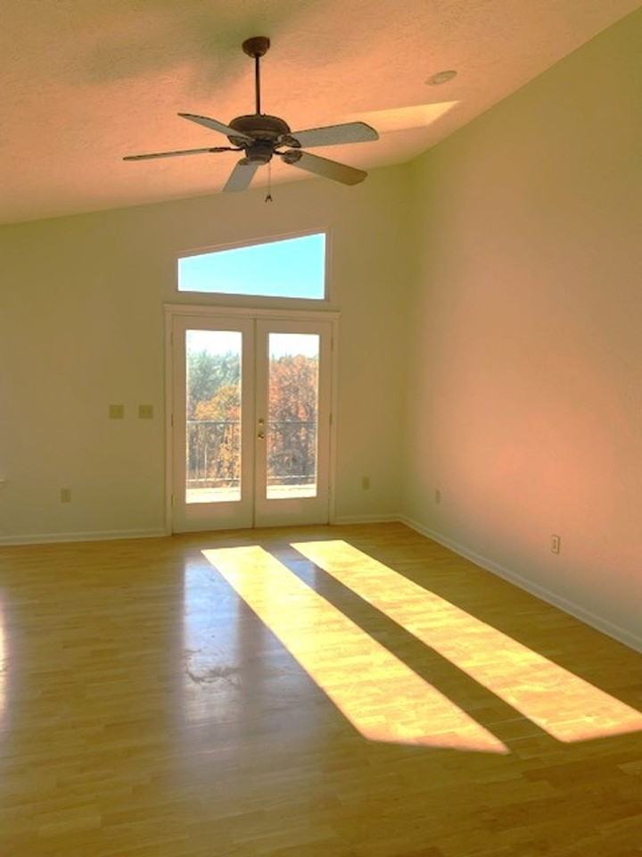 1207 Snowcap Trl - Photo 3 of 10