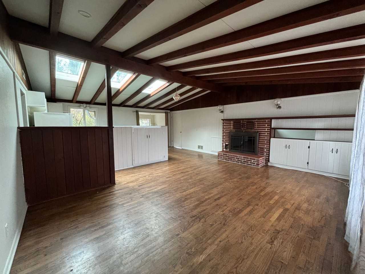 647 Beach St - Photo 2 of 11