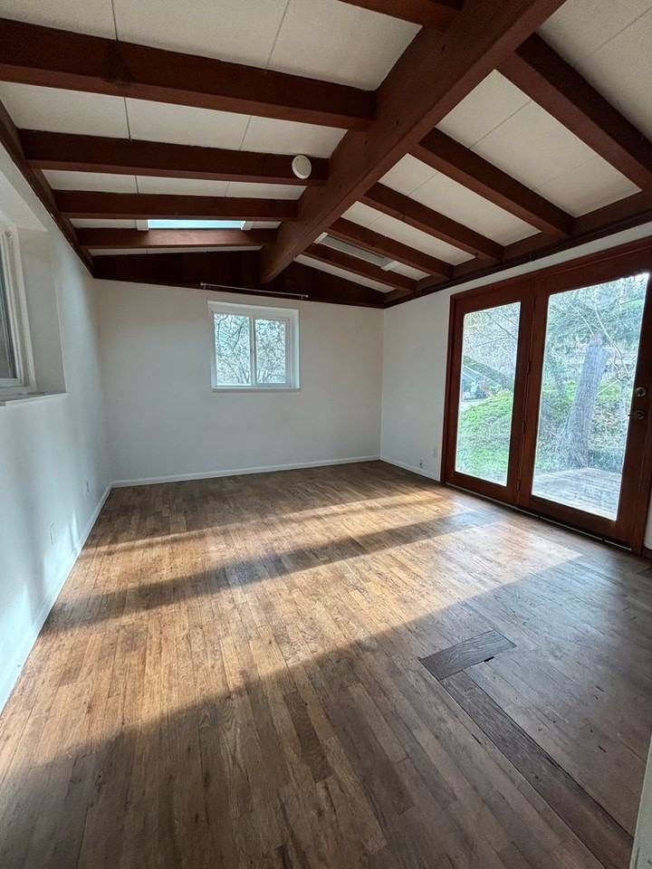 647 Beach St - Photo 7 of 11