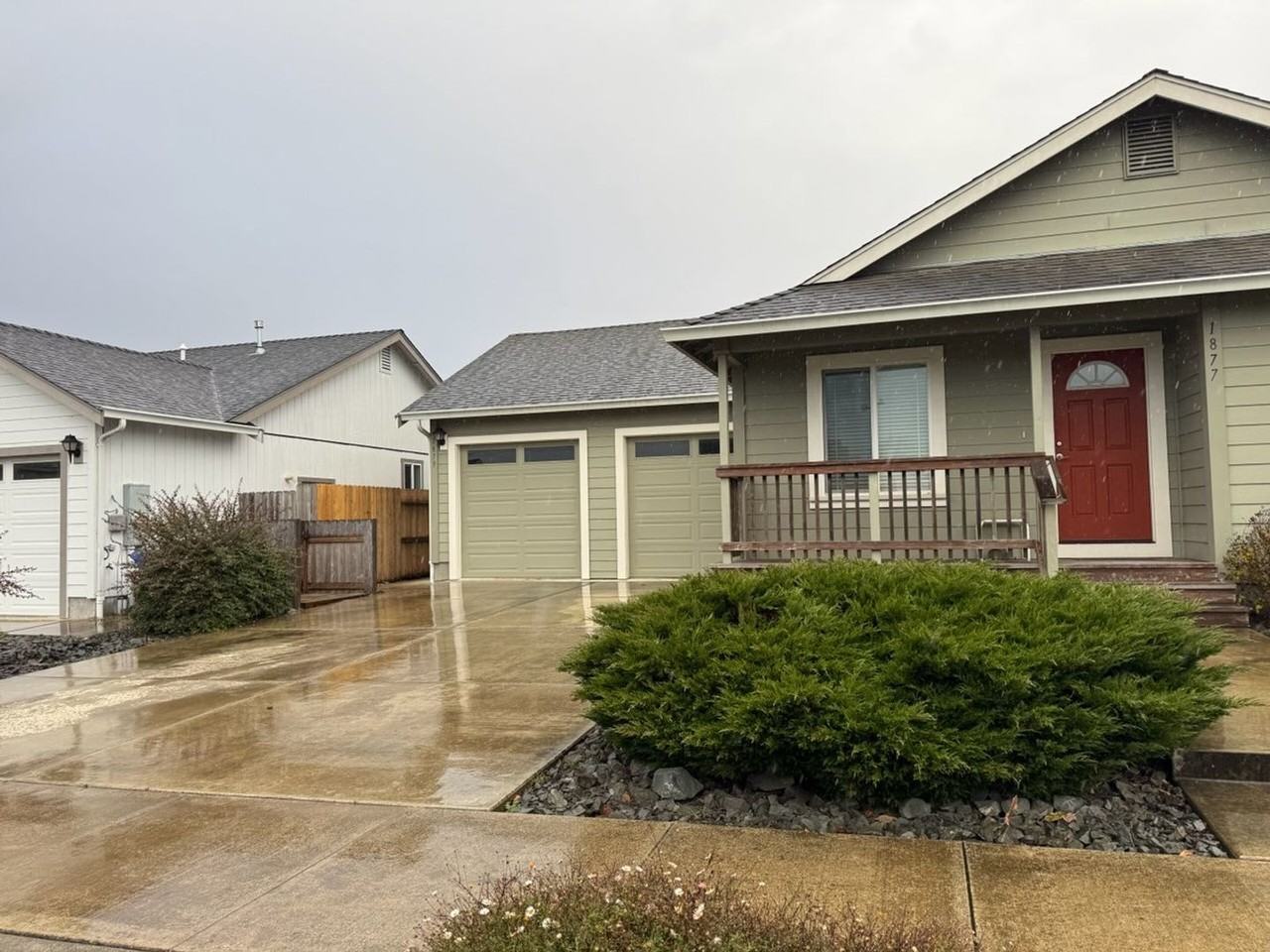 1879 Maplewood Dr - Photo 2 of 24