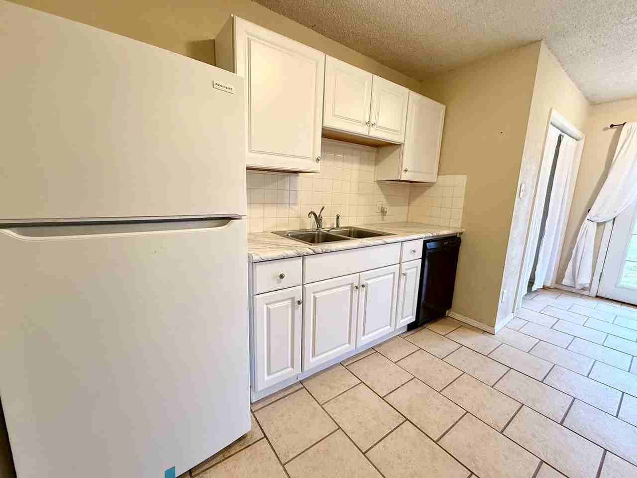 2109 Meridian Dr - Photo 5 of 20