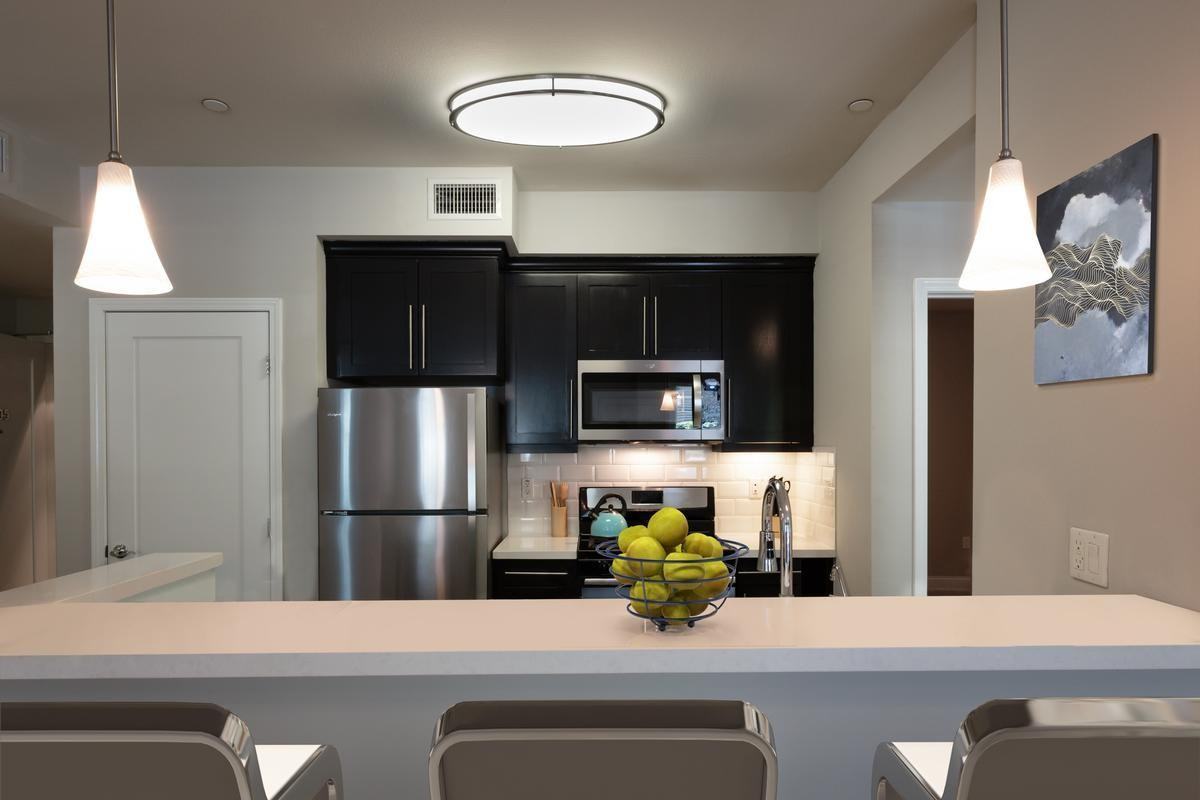 6138 Franklin Ave - Photo 4 of 8