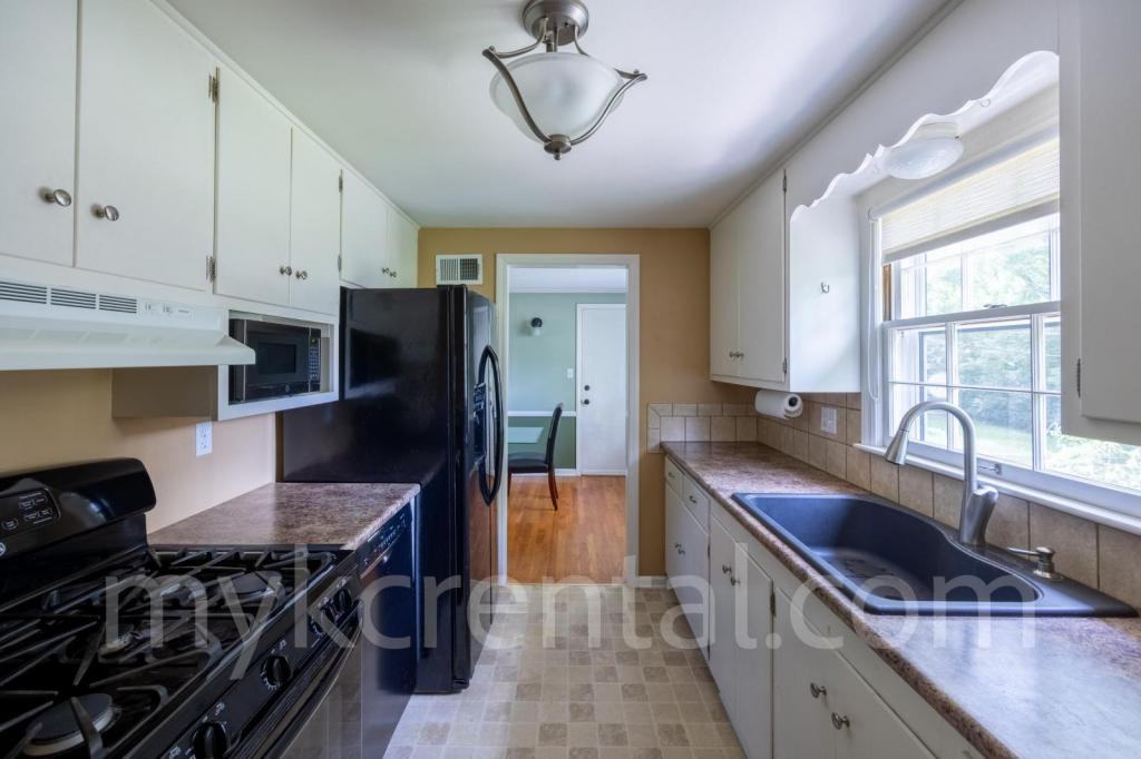 5002 W 70th Ter - Photo 3 of 27