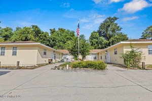featured image of 2906 Pineland Dr #A