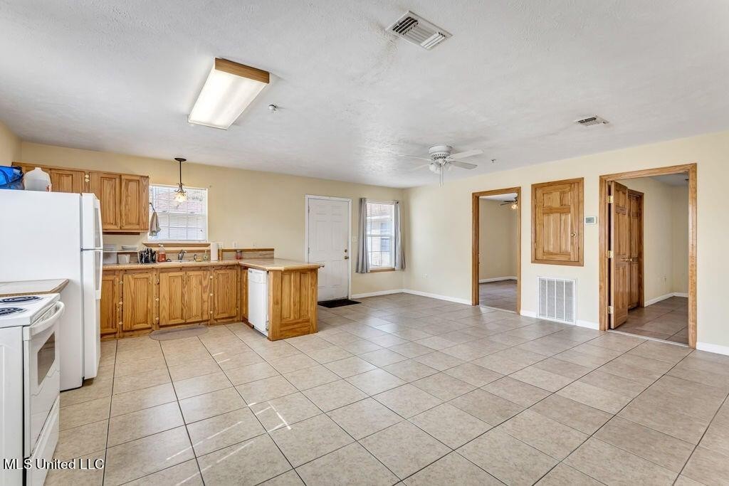 2906 Pineland Dr #A - Photo 3 of 16