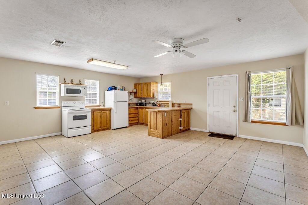 2906 Pineland Dr #A - Photo 4 of 16