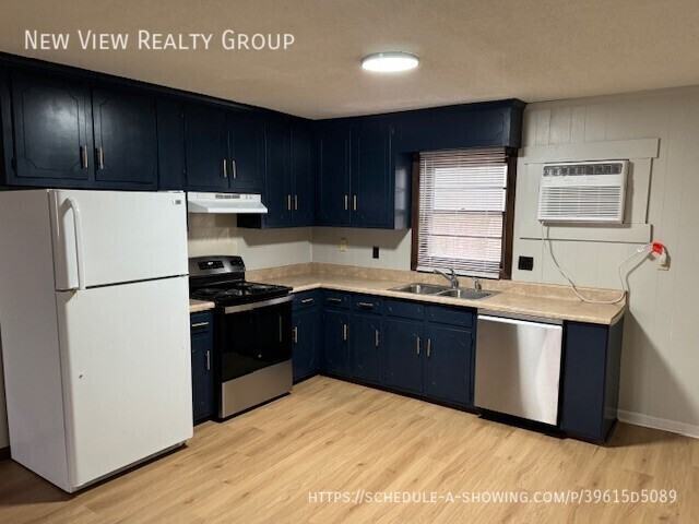 1566 Barringer St - Photo 2 of 10