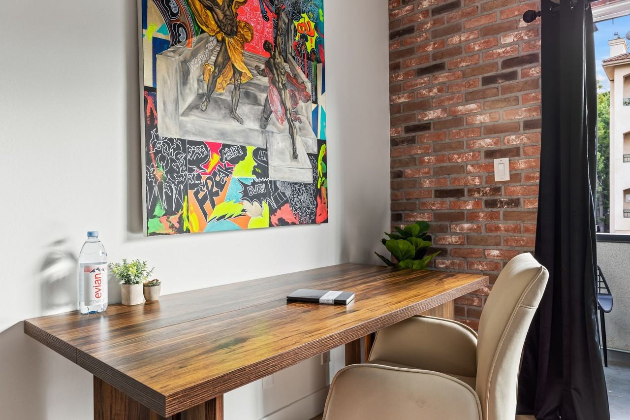 A 3 Bedroom, 2 Bathroom apartment with common areas and a fully functional kitchen at 1700 Malcolm Ave, Unit 204 - Photo 4 of 27