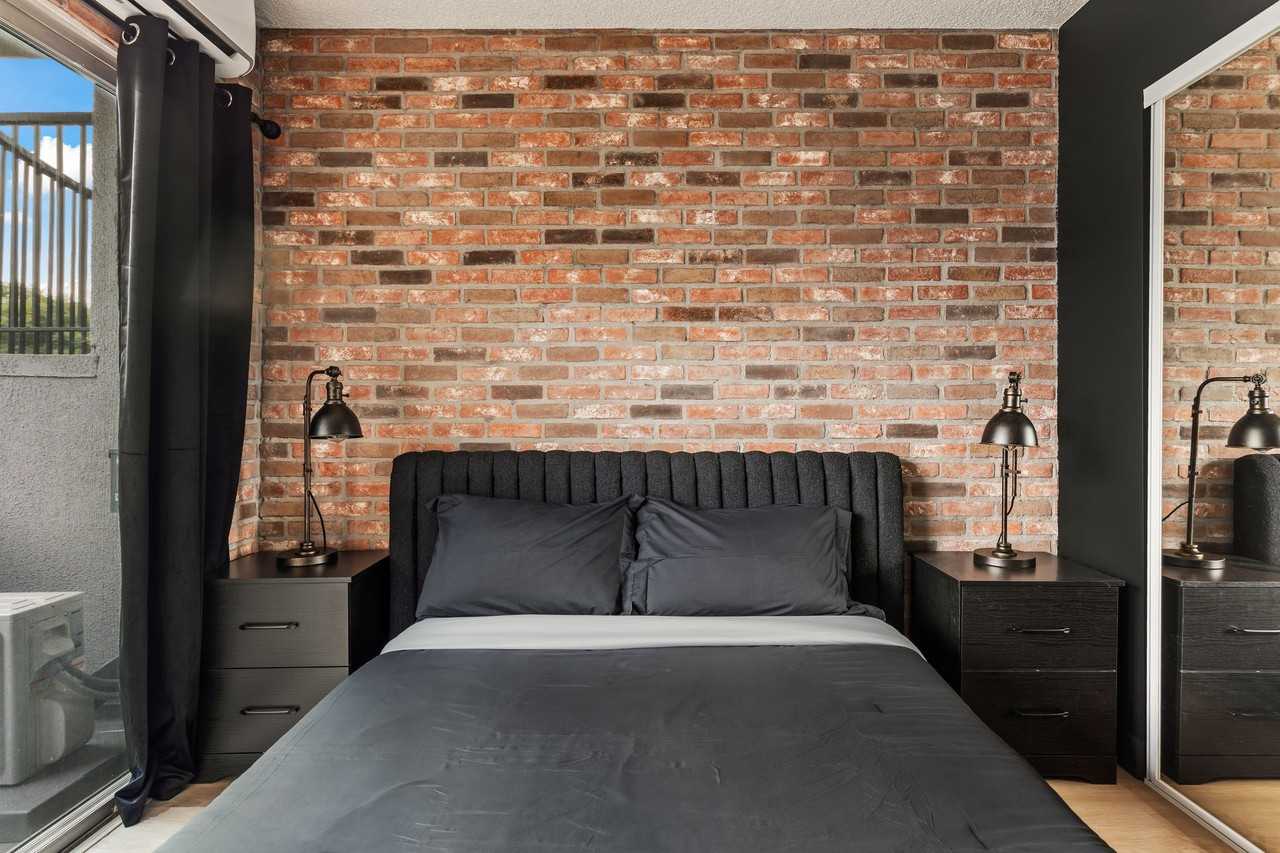 A 3 Bedroom, 2 Bathroom apartment with common areas and a fully functional kitchen at 1700 Malcolm Ave, Unit 204 - Photo 5 of 27