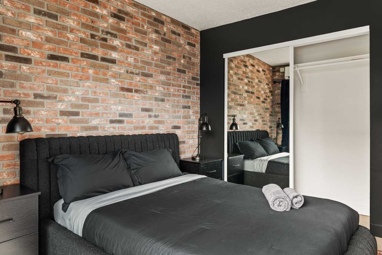 A 3 Bedroom, 2 Bathroom apartment with common areas and a fully functional kitchen at 1700 Malcolm Ave, Unit 204 - Photo 6 of 27