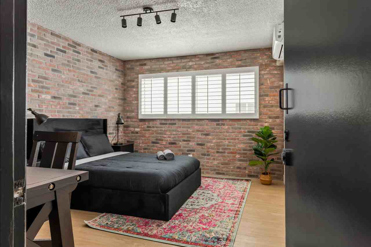 A 3 Bedroom, 2 Bathroom apartment with common areas and a fully functional kitchen at 1700 Malcolm Ave, Unit 204 - Photo 7 of 27