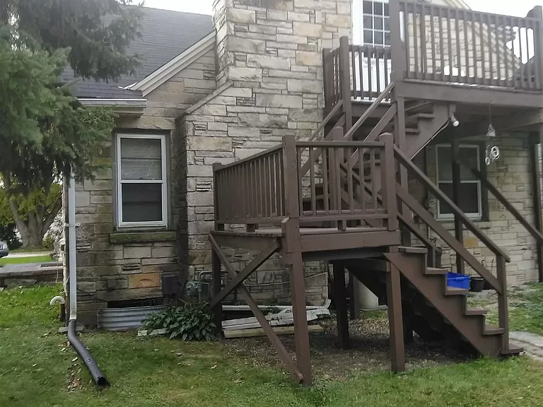 W229N5151 Duplainville Rd - Photo 3 of 3