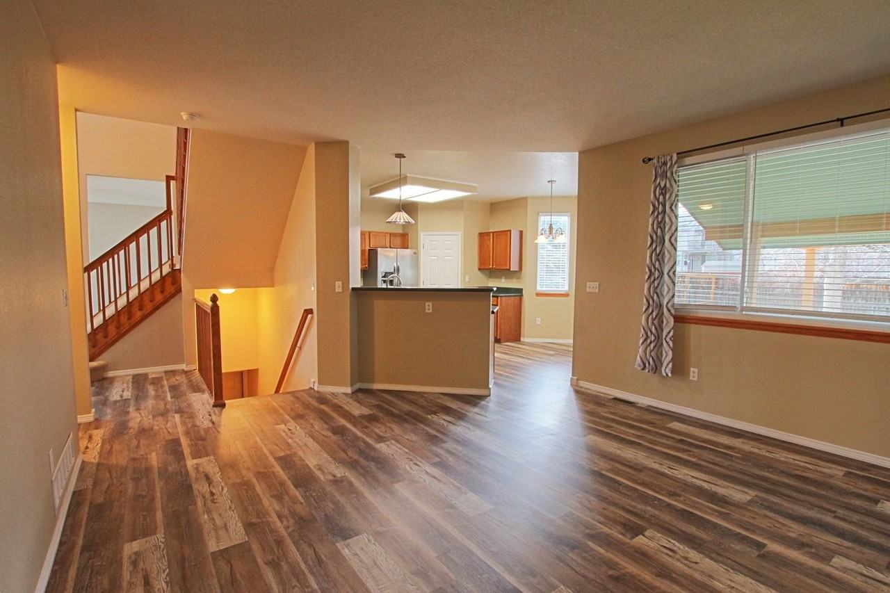 1319 Iris Cir - Photo 4 of 29
