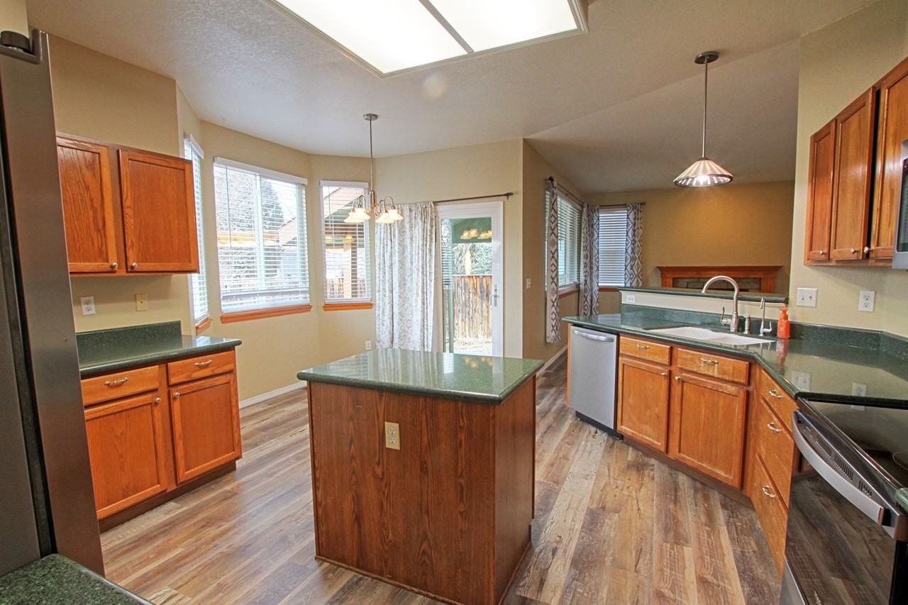 1319 Iris Cir - Photo 6 of 29