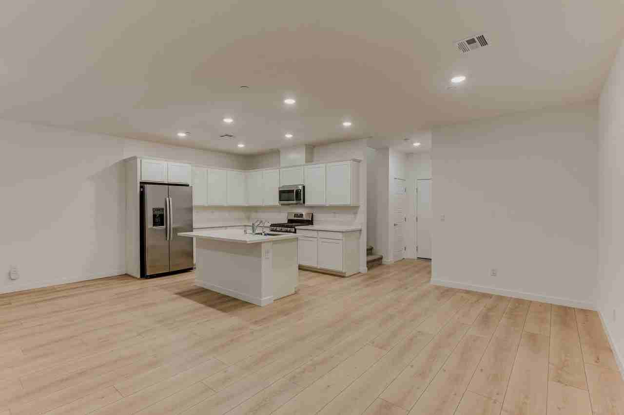 134 Laguna Commons Ln - Photo 7 of 31