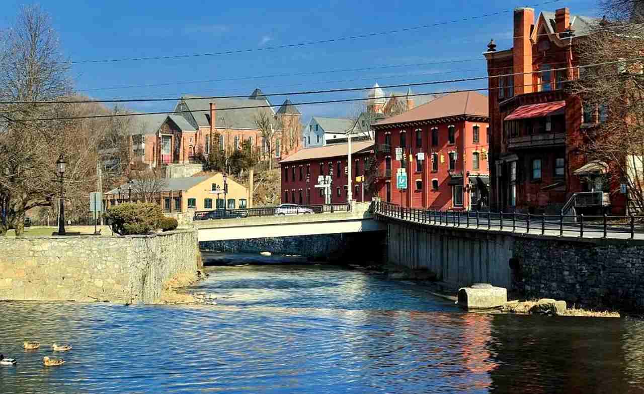 219-221 W. High St. - RESIDENTIAL - Photo 2 of 2