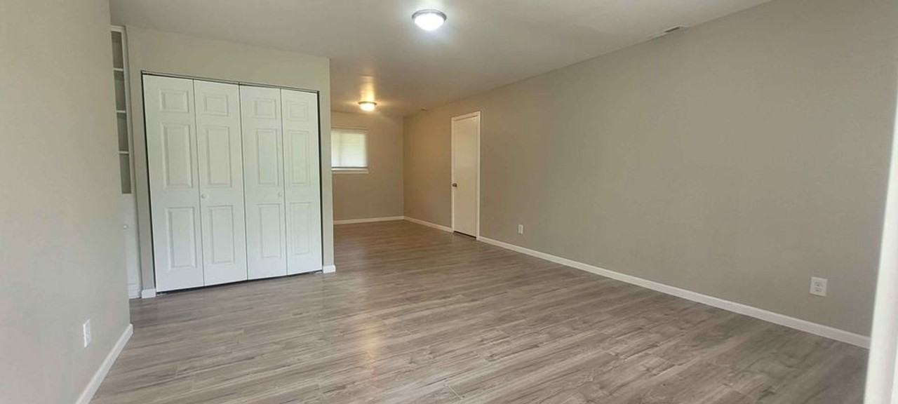 1060 E 47th Pl - Photo 2 of 7