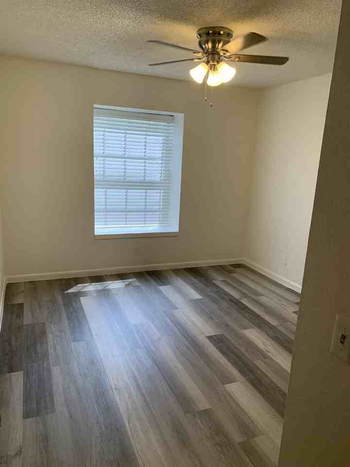 411 West Van Alstyne Parkway #411 - Photo 7 of 15