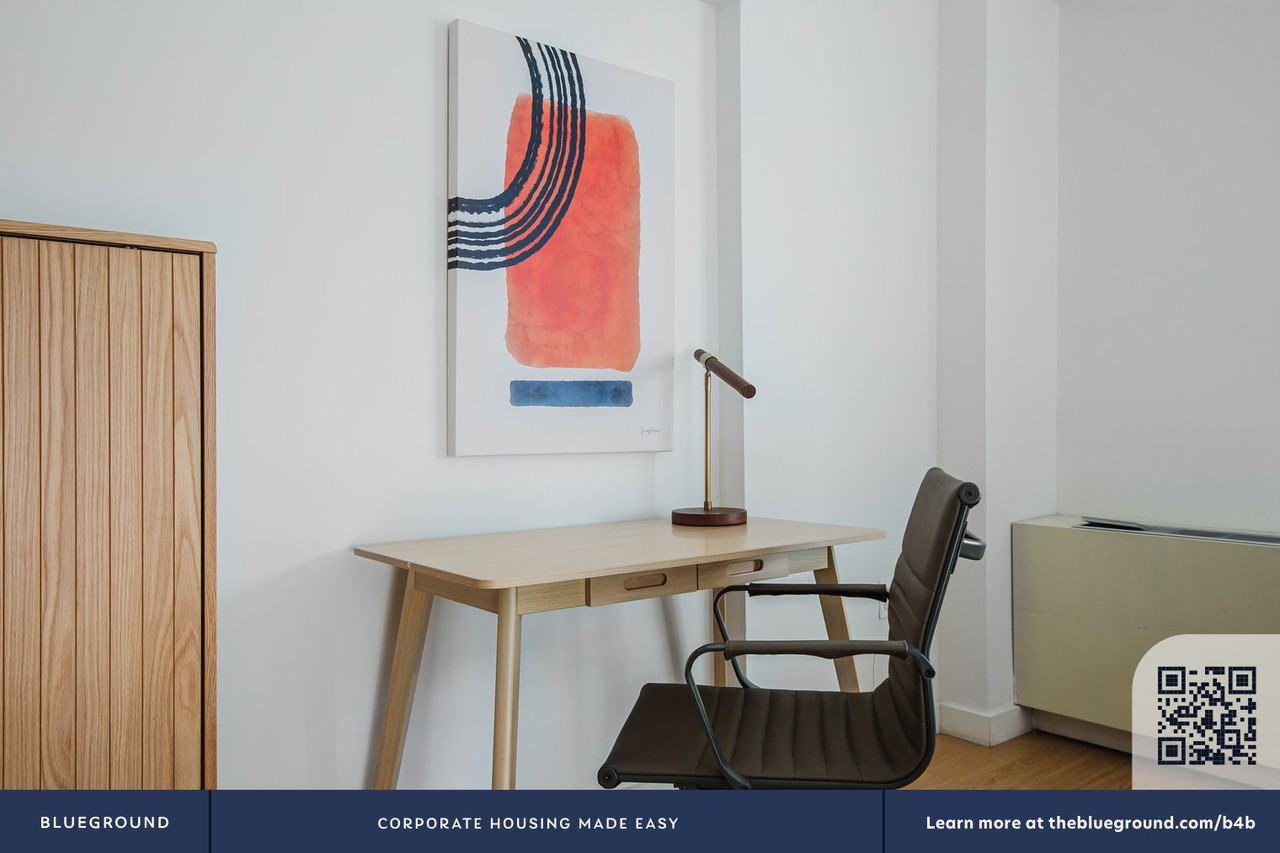 360 West 34th Street - Photo 5 of 27