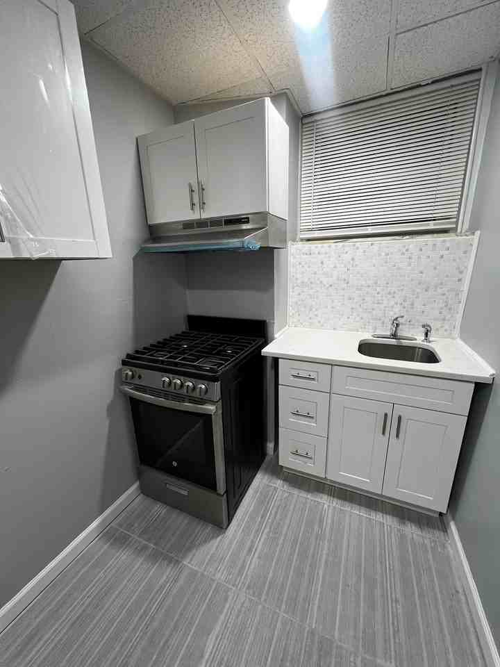 235 Quincy Ave - Photo 2 of 8