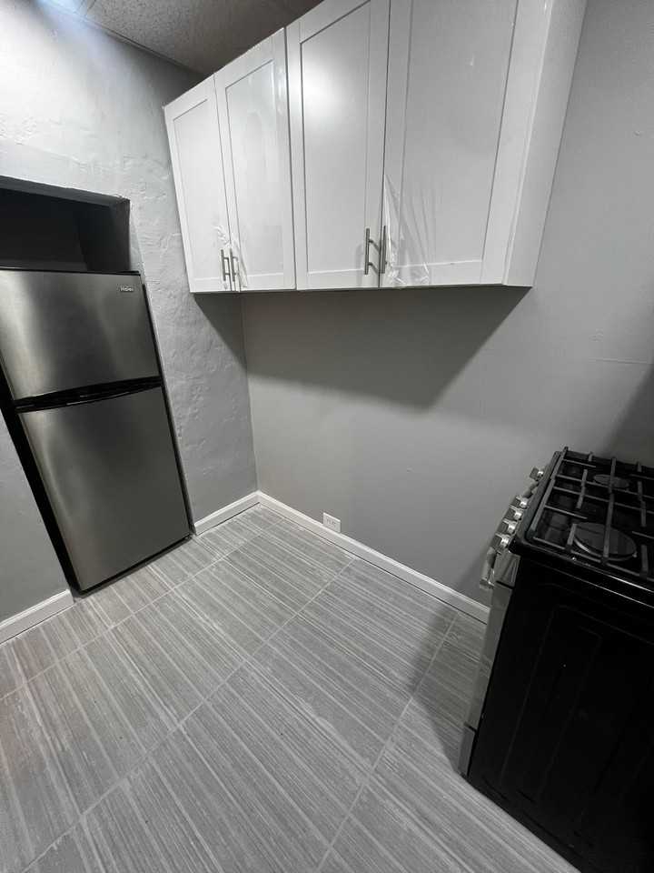 235 Quincy Ave - Photo 3 of 8