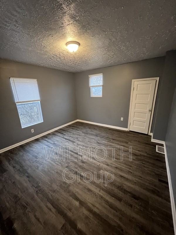 1012 W 27th St - Photo 3 of 18