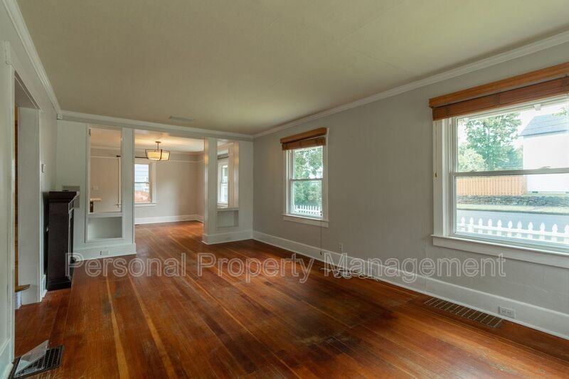 1701 Franklin St - Photo 5 of 21