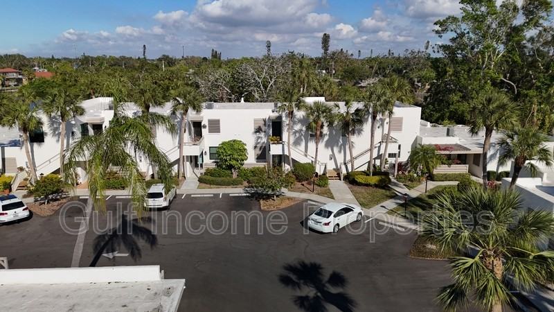 315 Timberlake Dr - Photo 2 of 22