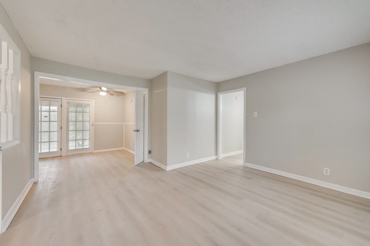 12118 Oberlin Dr - Photo 3 of 18