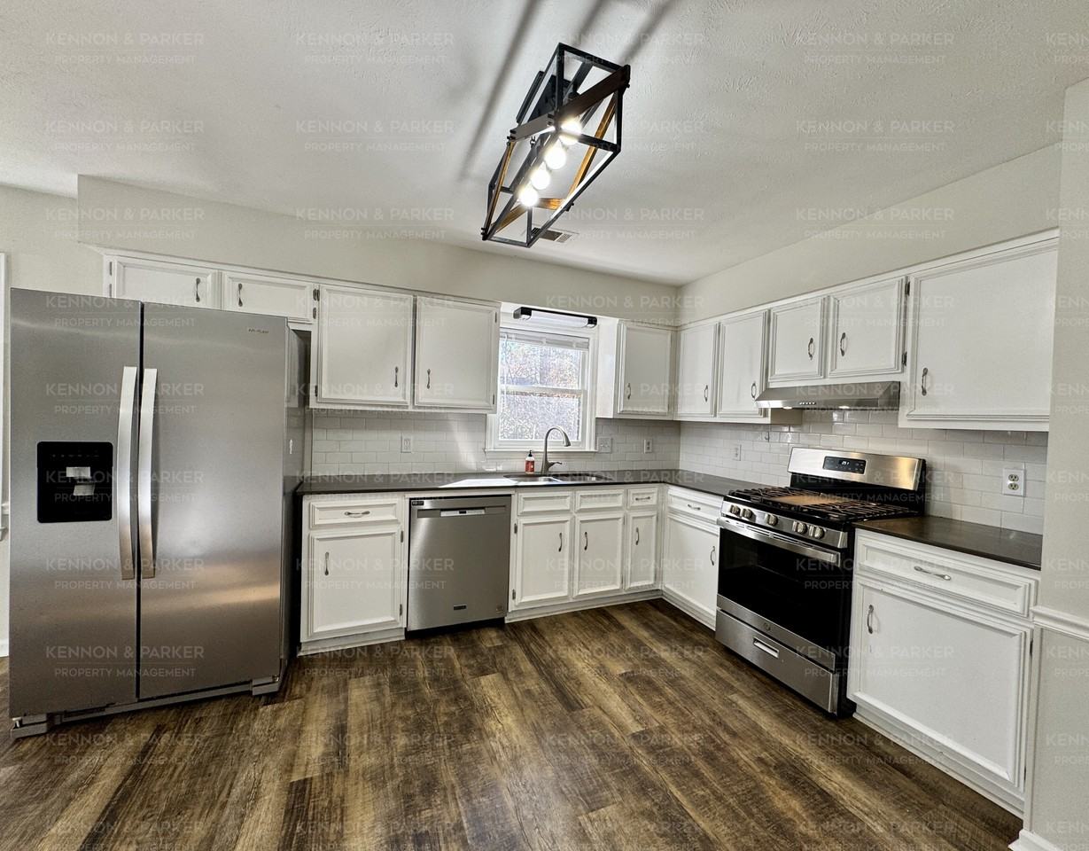 1042 Rockybrook Ct - Photo 7 of 35