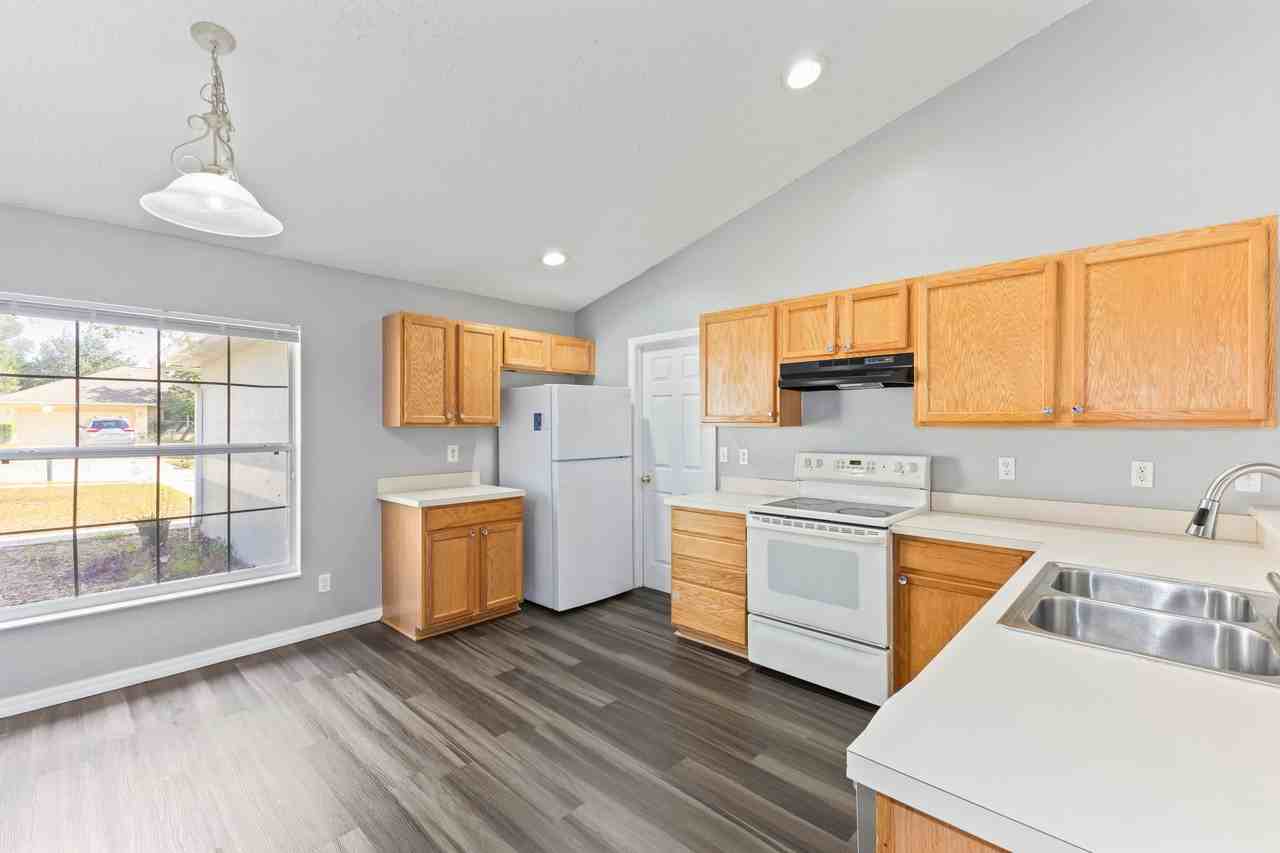 1102 Heather Glen Dr - Photo 2 of 16