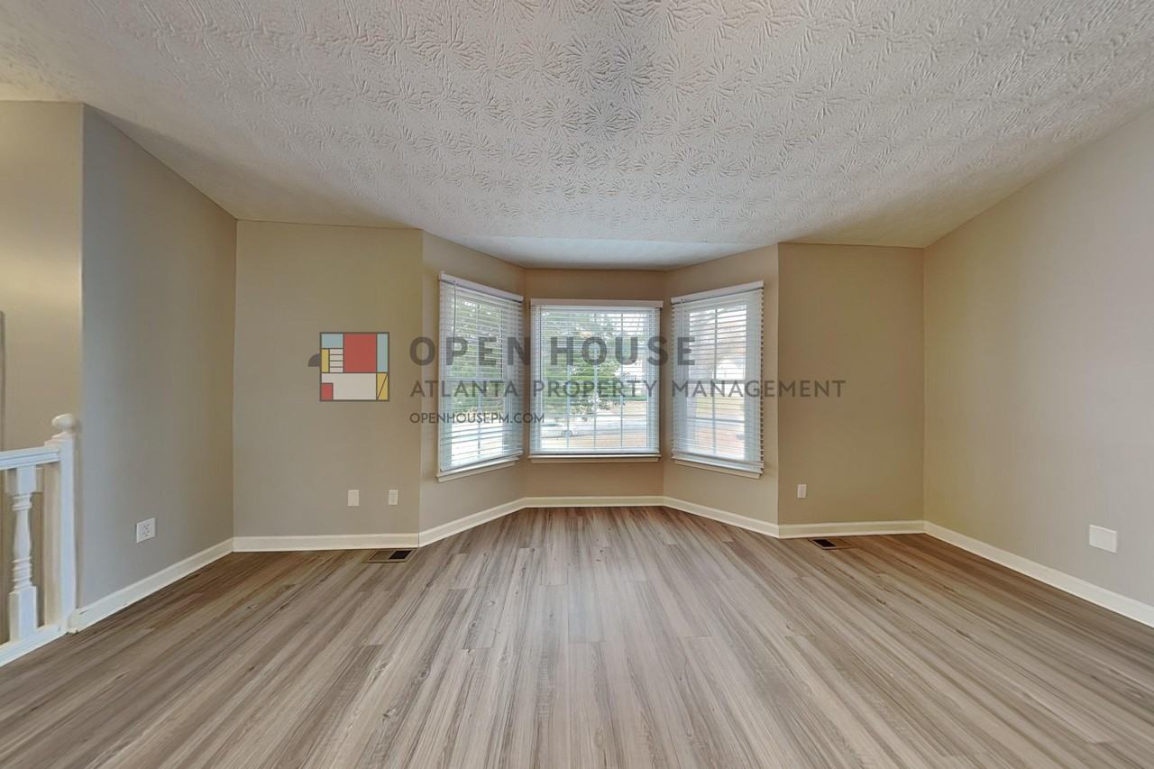 360 Austin Dr - Photo 3 of 18