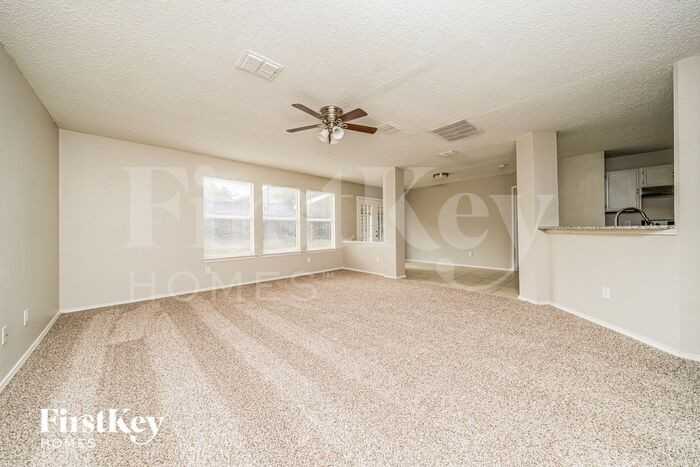 2301 Lookout Ln - Photo 3 of 15