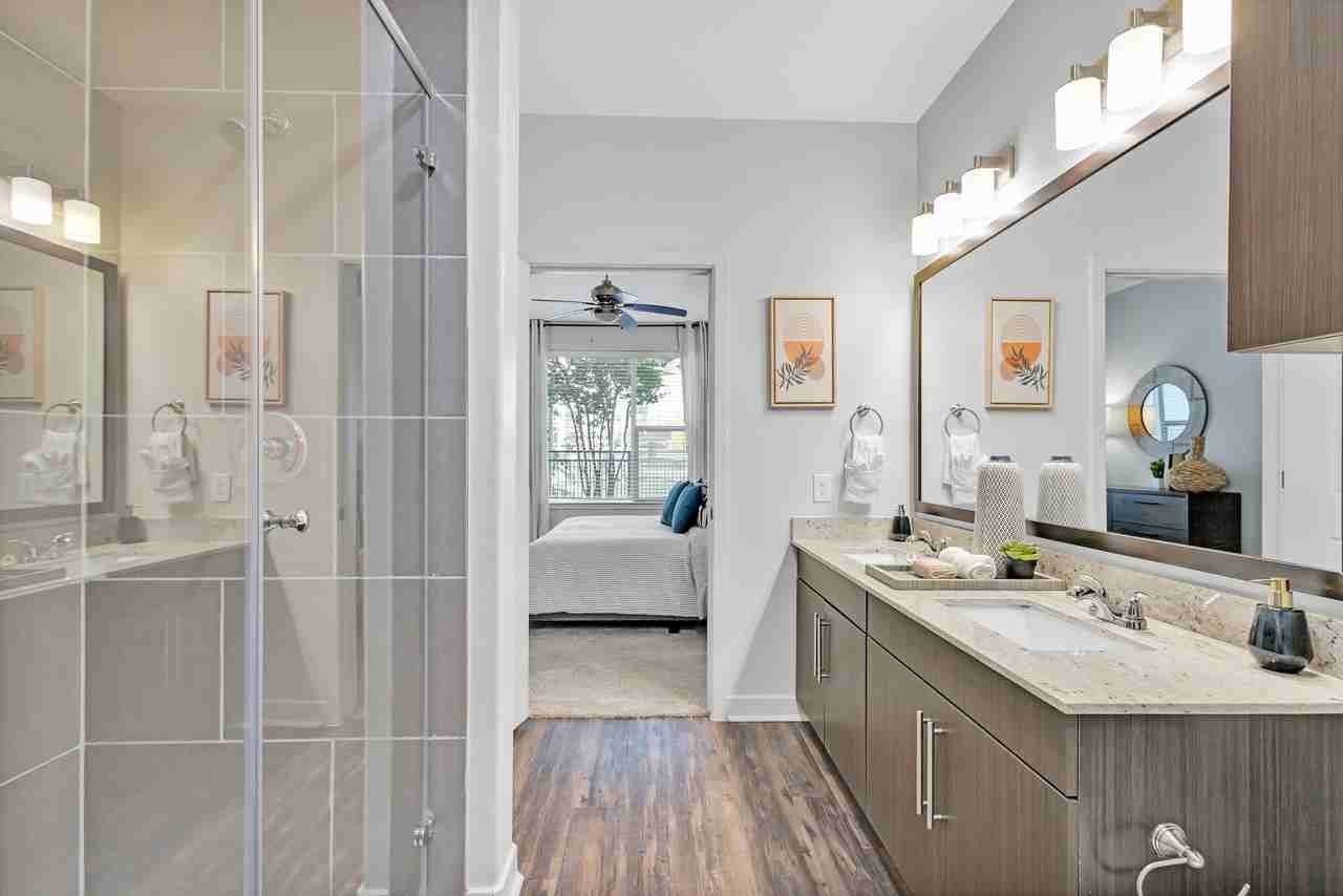 2628 Live Oak St - Photo 3 of 37