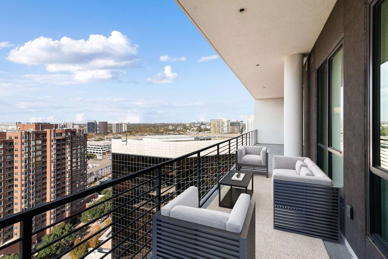 2628 Live Oak St - Photo 2 of 50