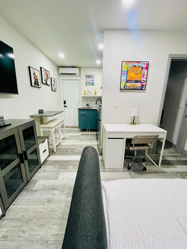 201 Ne 28th Ter - Photo 2 of 15