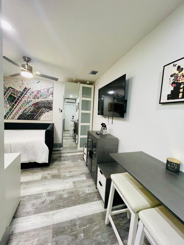 201 Ne 28th Ter - Photo 3 of 15