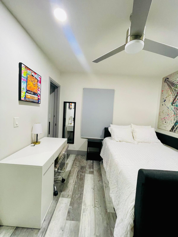 201 Ne 28th Ter - Photo 4 of 15