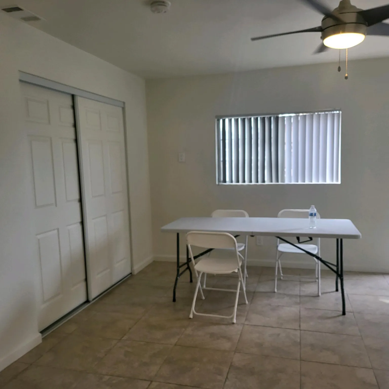 639, Missouri Ave #B - Photo 2 of 8