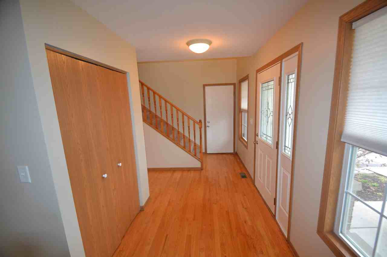 38425 N Creek Ct - Photo 2 of 20