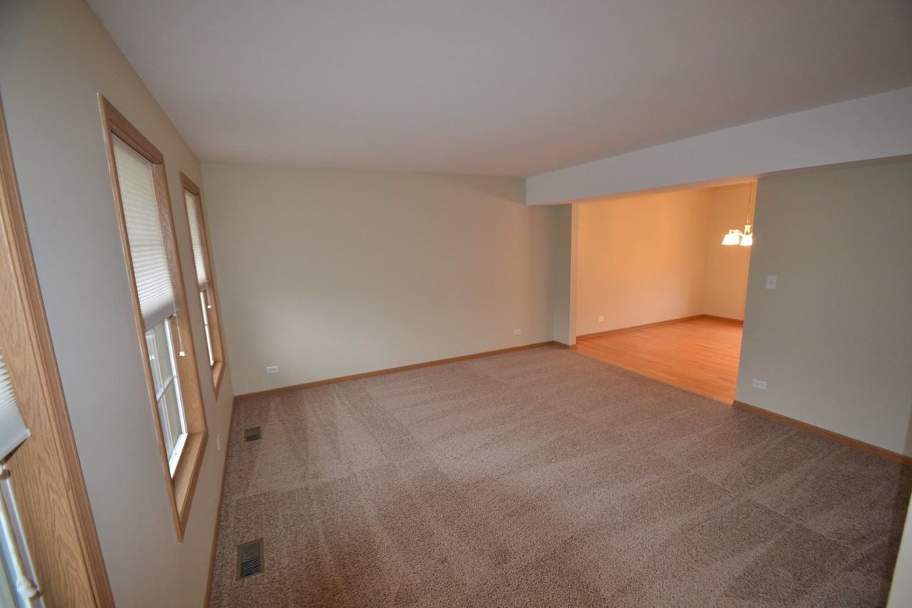 38425 N Creek Ct - Photo 3 of 20