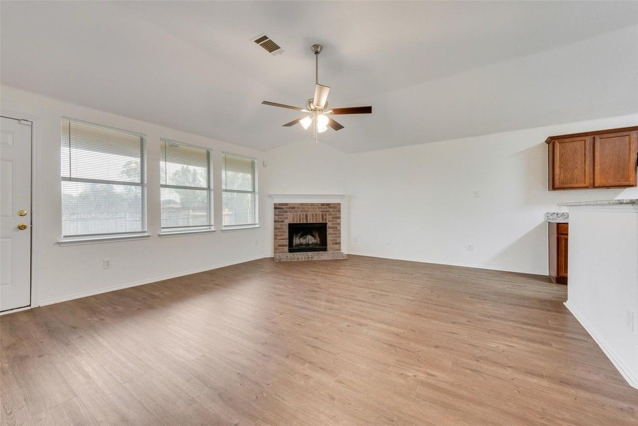 1350 Pennsylvania Ave - Photo 2 of 13